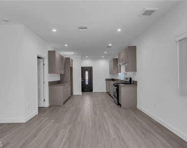 7731 Craner Ave - Photo Thumbnail 5