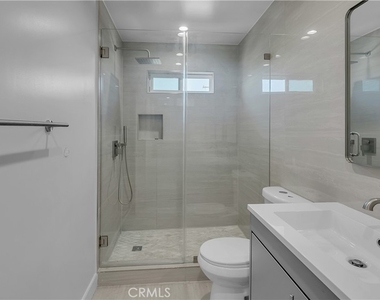 7731 Craner Ave - Photo Thumbnail 14