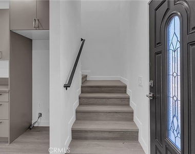 7731 Craner Ave - Photo Thumbnail 7