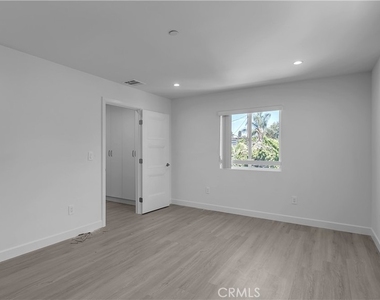 7731 Craner Ave - Photo Thumbnail 18