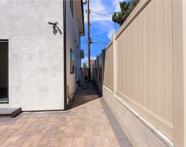 7731 Craner Ave - Photo Thumbnail 26