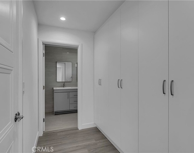 7731 Craner Ave - Photo Thumbnail 19