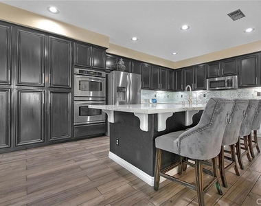 7376 Reserve Place - Photo Thumbnail 4