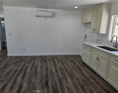 1307 S Woods - Photo Thumbnail 8