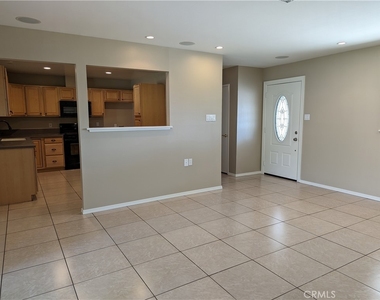 533 Esther Way - Photo Thumbnail 6