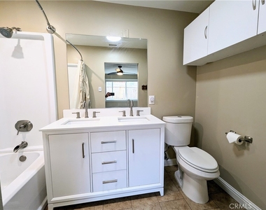 533 Esther Way - Photo Thumbnail 18