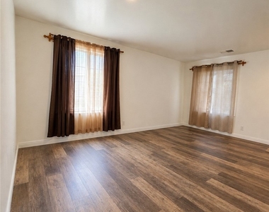 8910 Staten Island - Photo Thumbnail 1