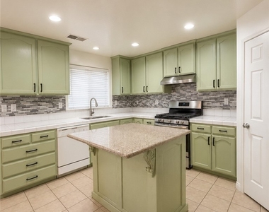 8910 Staten Island - Photo Thumbnail 4