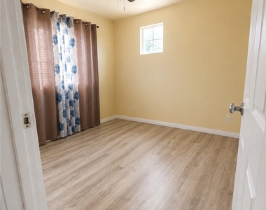 8910 Staten Island - Photo Thumbnail 5