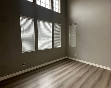 9420 Shadowbrook Drive - Photo Thumbnail 3