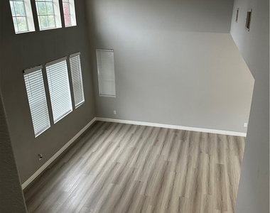 9420 Shadowbrook Drive - Photo Thumbnail 2