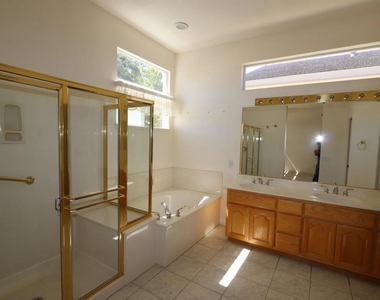 710 Central Park Pl - Photo Thumbnail 23