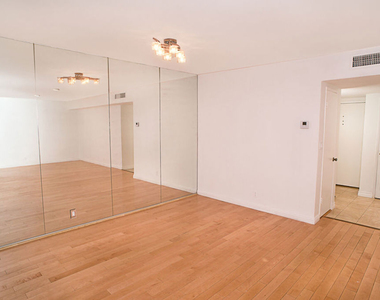 416 N Oakhurst Drive - Photo Thumbnail 6