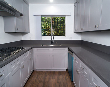416 N Oakhurst Drive - Photo Thumbnail 7