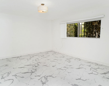 416 N Oakhurst Drive - Photo Thumbnail 8