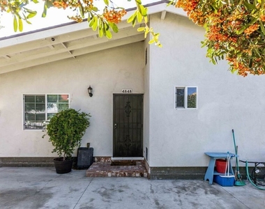 4848 Oakwood Avenue - Photo Thumbnail 11