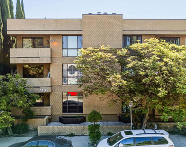 1132 S Doheny Drive - Photo Thumbnail 1