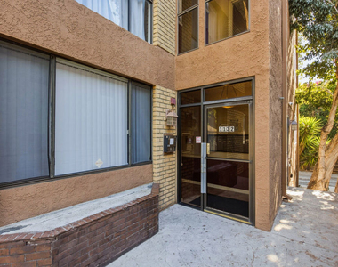 1132 S Doheny Drive - Photo Thumbnail 3