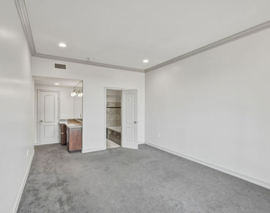1132 S Doheny Drive - Photo Thumbnail 14