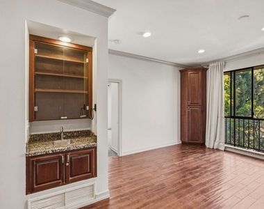 1132 S Doheny Drive - Photo Thumbnail 8