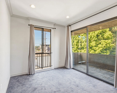 1132 S Doheny Drive - Photo Thumbnail 24