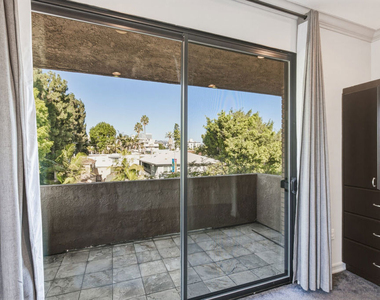 1132 S Doheny Drive - Photo Thumbnail 25
