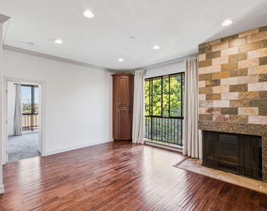 1132 S Doheny Drive - Photo Thumbnail 5
