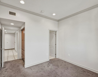 1132 S Doheny Drive - Photo Thumbnail 15