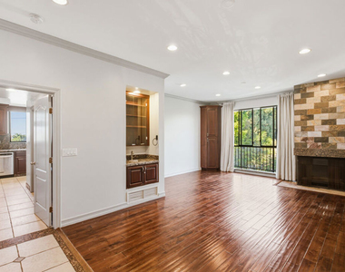 1132 S Doheny Drive - Photo Thumbnail 4