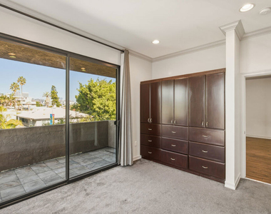1132 S Doheny Drive - Photo Thumbnail 26