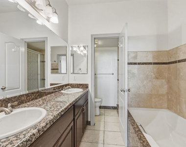 1132 S Doheny Drive - Photo Thumbnail 18