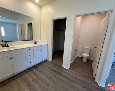 7323 Chetco River Street - Photo Thumbnail 14