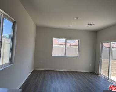 7323 Chetco River Street - Photo Thumbnail 19