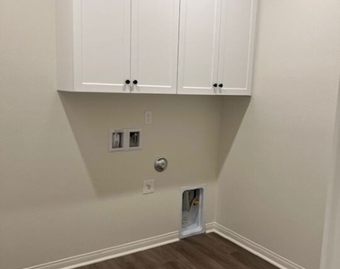 7323 Chetco River Street - Photo Thumbnail 4