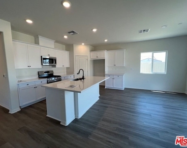 7323 Chetco River Street - Photo Thumbnail 16