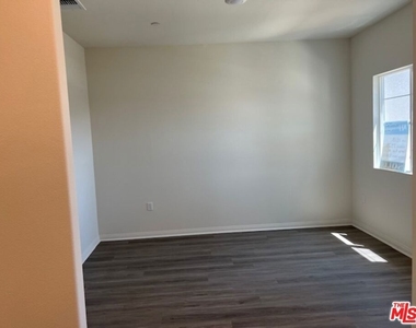 7323 Chetco River Street - Photo Thumbnail 3