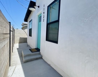 11922 Isis Avenue - Photo Thumbnail 3