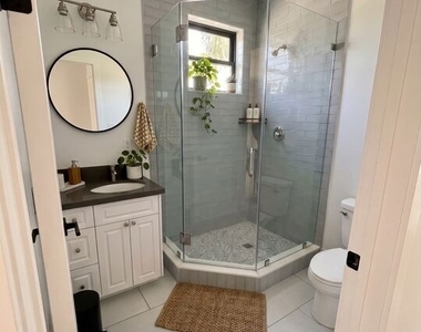 11922 Isis Avenue - Photo Thumbnail 7