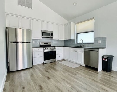 11922 Isis Avenue - Photo Thumbnail 1