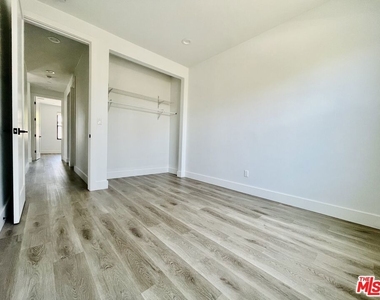 11922 Isis Avenue - Photo Thumbnail 15