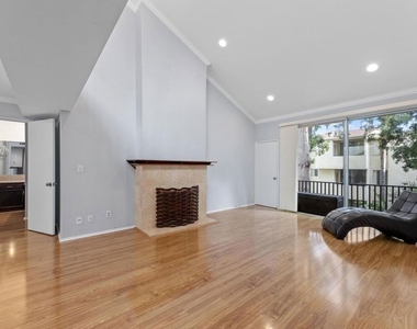 5325 Newcastle Avenue - Photo Thumbnail 22