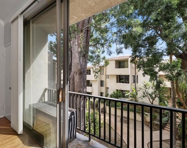 5325 Newcastle Avenue - Photo Thumbnail 28
