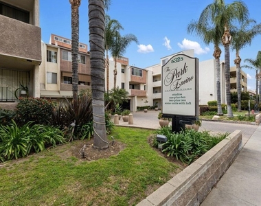5325 Newcastle Avenue - Photo Thumbnail 16