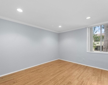 5325 Newcastle Avenue - Photo Thumbnail 35