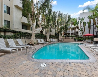 5325 Newcastle Avenue - Photo Thumbnail 49