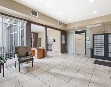 5325 Newcastle Avenue - Photo Thumbnail 20