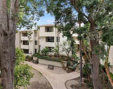 5325 Newcastle Avenue - Photo Thumbnail 29