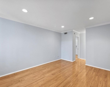 5325 Newcastle Avenue - Photo Thumbnail 37