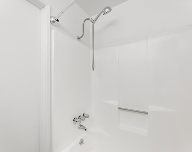5325 Newcastle Avenue - Photo Thumbnail 34