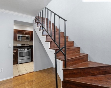 5325 Newcastle Avenue - Photo Thumbnail 41